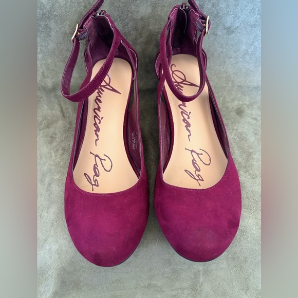 AMERICAN RAG Burgundy Faux Suede SZ 7.5 Ankle Strap Wedge w/ back Zip Closure - Picture 6 of 16